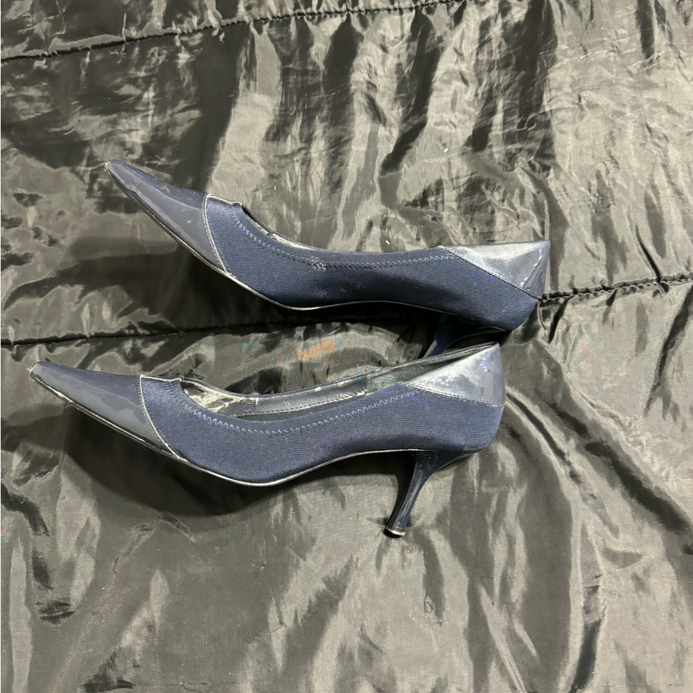pre loved Navy Nine West Novello Heels​ - Picture 6 of 6